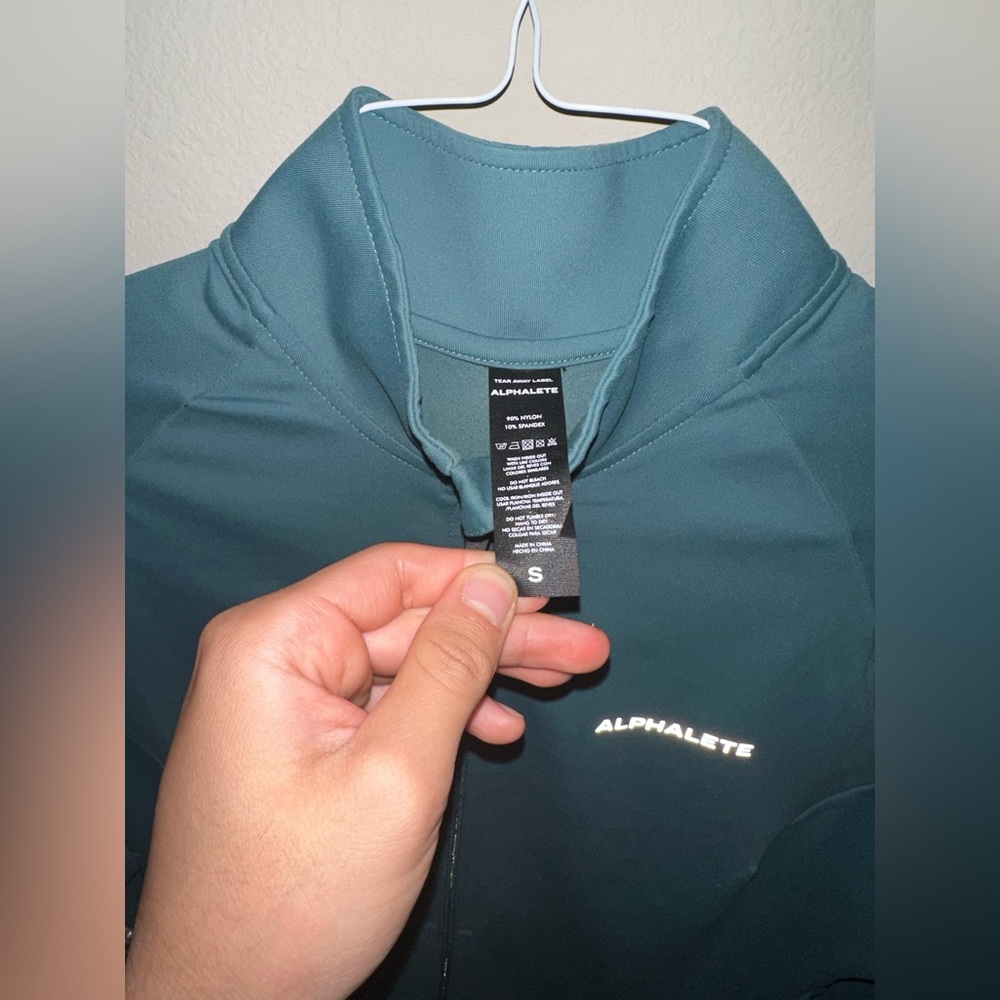 Alphalete jacket - Picture 2 of 7